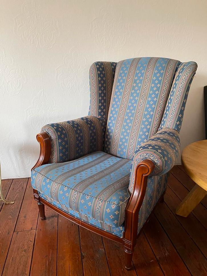 Klassieke oorfauteuil lichtblauw koloniaal, Huis en Inrichting, Fauteuils, Zo goed als nieuw, 75 tot 100 cm, Ophalen