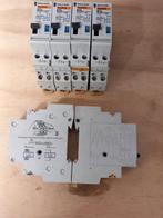5 x ETL15330 Merlin Gerin hulprelais 230–240 V AC, 50/60 Hz, Ophalen of Verzenden, Zo goed als nieuw, Merlin Gerin, X