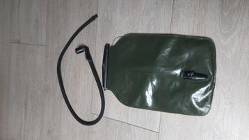 Source 3L waterreservoir met slang beschikbaar voor biedingen
