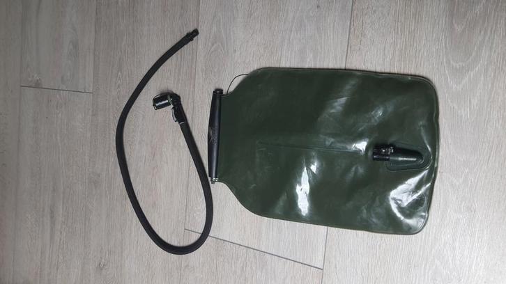 Source 3L waterreservoir met slang, Verzamelen, Militaria | Algemeen, Landmacht, Overige typen, Overige gebieden, Ophalen