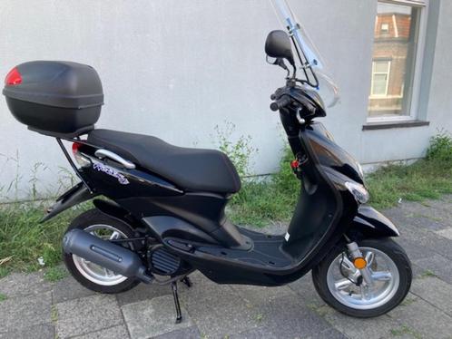 YAMAHA NEO'S 4 SNOR SCOOTER ! BOUWJAAR 2016 SLECHTS 8590 KM!, Fietsen en Brommers, Scooters | Yamaha, Neo's, Benzine, Ophalen