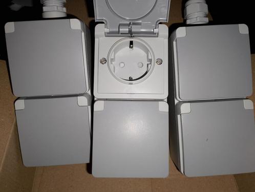 Niko Hydro stopcontact 2-voudig, Doe-het-zelf en Verbouw, Elektra en Kabels, Nieuw, Stopcontact, Ophalen of Verzenden
