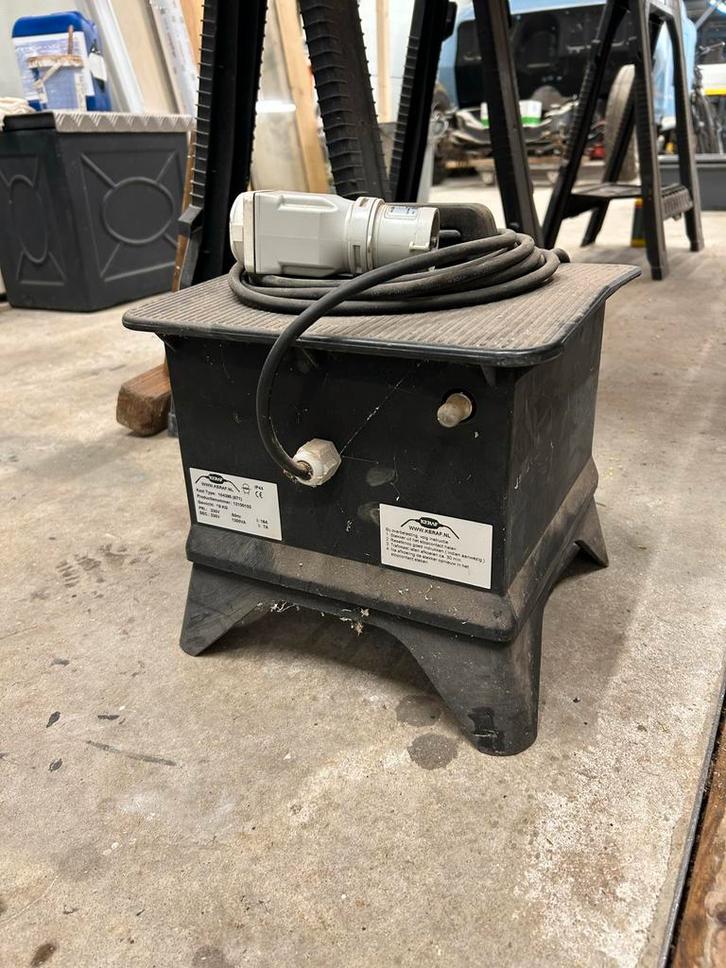 IP44 Scheidingstrafo 1300 VA, Doe-het-zelf en Verbouw, Elektra en Kabels, Gebruikt, Overige typen, Ophalen