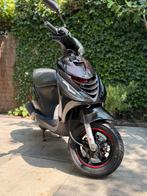 Piaggio Zip 4T iGET 2022 [Geel kenteken], Fietsen en Brommers, Scooters | Piaggio, Ophalen, Maximaal 45 km/u, Zip, Zo goed als nieuw