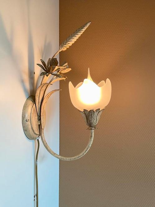 Bijzonder fraaie wandlamp goudkleurige bladeren, Huis en Inrichting, Lampen | Wandlampen, Ophalen of Verzenden