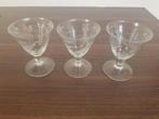 3 stuks mooi gegraveerde borrelglaasjes, Verzamelen, Glas en Borrelglaasjes, Ophalen, Zo goed als nieuw, Borrel- of Shotglas