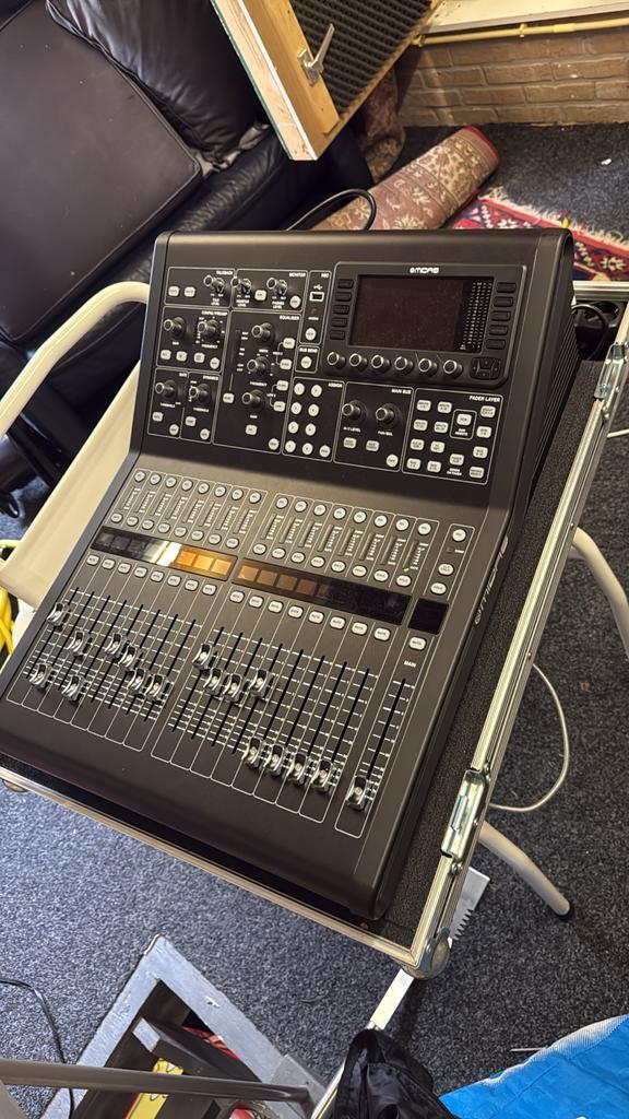 Midas M32R Mixer met Flightcase - Zo Goed Als Nieuw!, Muziek en Instrumenten, Mengpanelen, Zo goed als nieuw, 20 kanalen of meer
