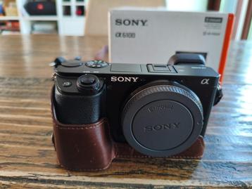 Sony a6100 met leren halfcase & riem - ZGAN beschikbaar voor biedingen