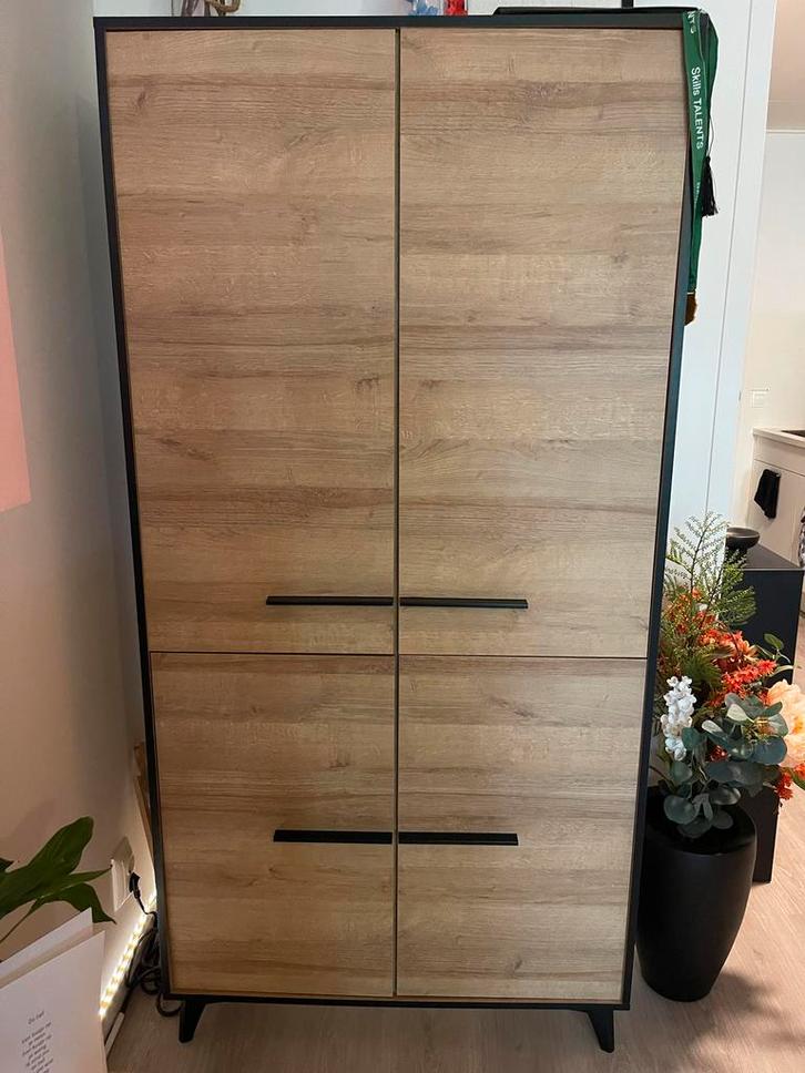 Prachtige kast van Meubella, Huis en Inrichting, Kasten | Wandmeubels, Zo goed als nieuw, 150 tot 200 cm, Minder dan 150 cm, 25 tot 50 cm