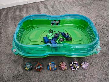 Beyblade burst arena met 6 spinners. beschikbaar voor biedingen