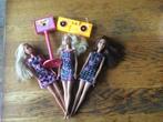 3 Barbies met platenspeler en bord, Verzamelen, Poppen, Gebruikt, Ophalen of Verzenden