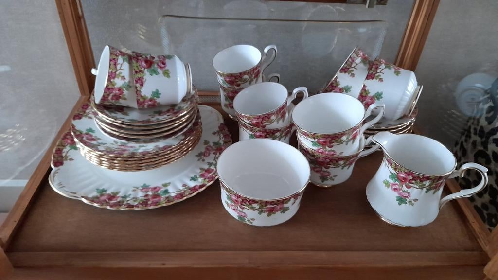 Royal Stafford bone china, Ophalen