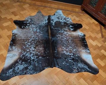Licht gebruikte koeienhuid beschikbaar voor biedingen