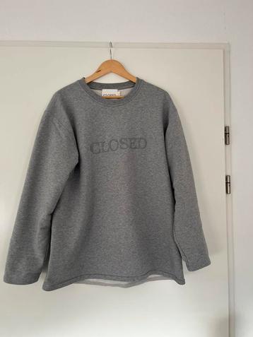 Closed sweater beschikbaar voor biedingen