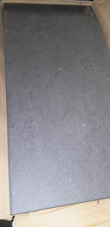 Antraciete vloertegels, ook als wandtegel te gebruiken beschikbaar voor biedingen