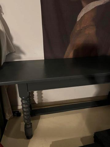 Superleuke houten sidetable beschikbaar voor biedingen