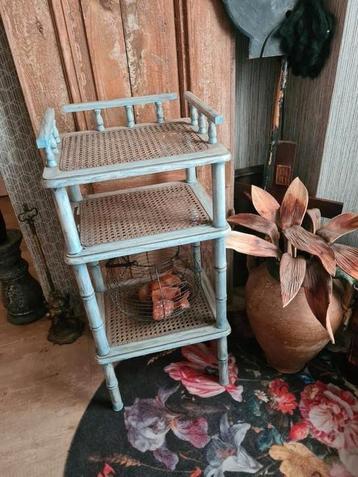 Brocante kastje.  beschikbaar voor biedingen