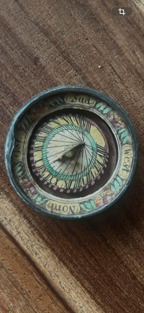 Antieke zonnewijzer in tinnen houder, Antiek en Kunst, Antiek | Gereedschap en Instrumenten, Ophalen of Verzenden