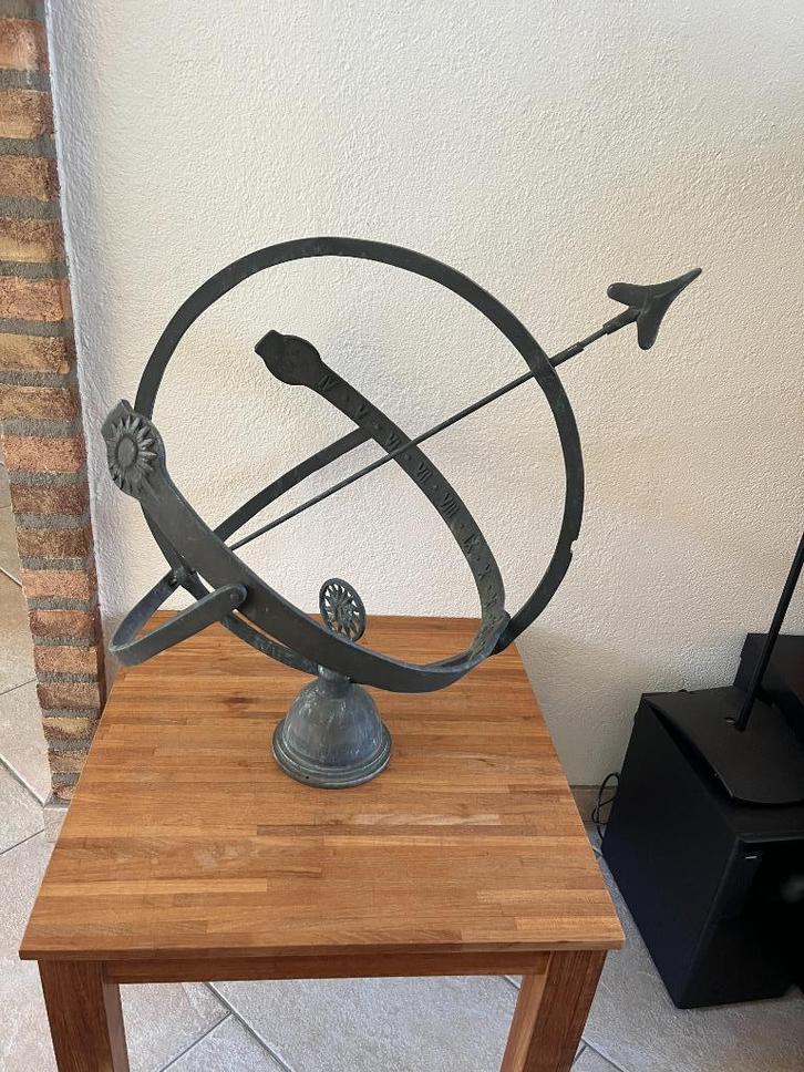 LEES TEXT !! Grote zonnewijzer van koper / brons 63 cm hoog, Tuin en Terras, Zonnewijzers, Ophalen
