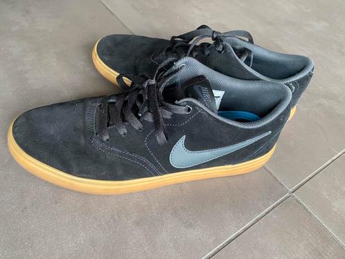 Nike schoenen - maat 44 - zwart suède - als nieuw, Sport en Fitness, Loopsport en Atletiek, Zo goed als nieuw, Hardloopschoenen