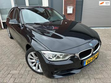 BMW 3-serie 320i High Executive / Navi / PDC / Clima / LM beschikbaar voor biedingen