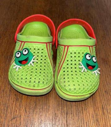 Schoenen mt 22 groen met kikker, klompjes beschikbaar voor biedingen