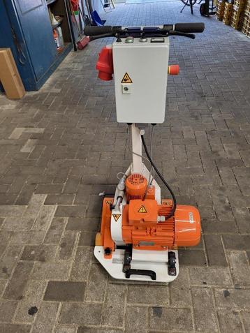 Vloerverwarming freesmachine  beschikbaar voor biedingen