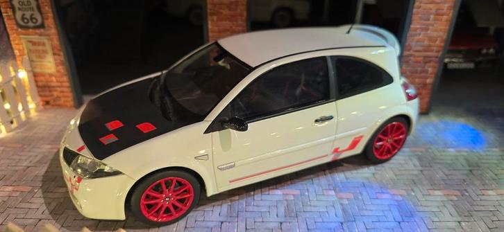 Modelauto Renault Megane R26R - otto, Hobby en Vrije tijd, Modelauto's | 1:18, Zo goed als nieuw, Auto, Welly, Ophalen of Verzenden