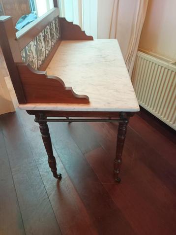SIDE TABLE beschikbaar voor biedingen