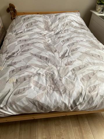 2 persoonsbed grenen Ikea bed met 1 nachtkastje