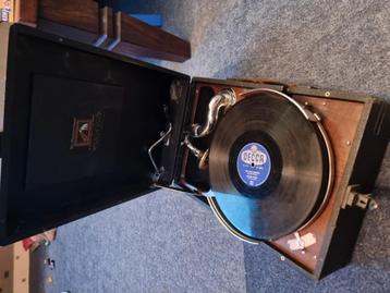 His Master's Voice grammofoonplaatspeler beschikbaar voor biedingen