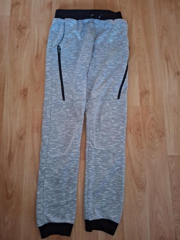 joggingbroek maat 158 beschikbaar voor biedingen