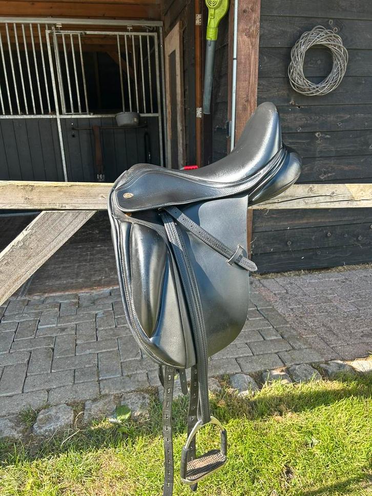 Kent & Masters HDR dressuurzadel – 17,5 inch, Dieren en Toebehoren, Paarden en Pony's | Zadels, Zo goed als nieuw, Dressuur, Ophalen of Verzenden