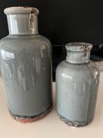 2 maten grijze vazen. Mooi met kunststof bloemen erin!, Overige kleuren, Aardewerk of Porselein, Ophalen of Verzenden, Zo goed als nieuw