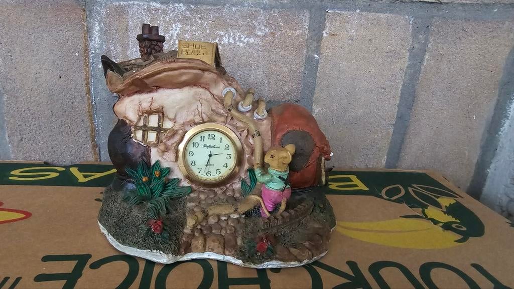 Schoenhuis Beeldje met Klok, Ophalen of Verzenden, Gebruikt