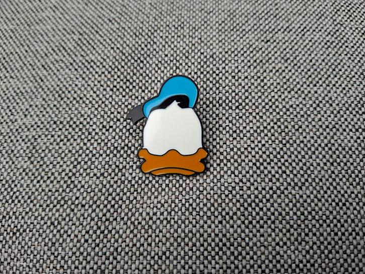 1 grappige pin van Donald Duck zonder ogen te koop, Verzamelen, Speldjes, Pins en Buttons, Nieuw, Speldje of Pin, Overige onderwerpen