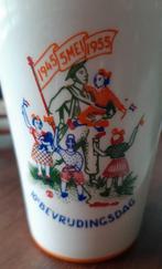 Herdenkingsbeker 5 mei 1945 - 1955 tweede wereldoorlog, Antiek en Kunst, Antiek | Keramiek en Aardewerk, Ophalen