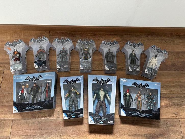 Batman arkham origins series dc direct collectibles hot toys, Verzamelen, Film en Tv, Nieuw, Actiefiguur of Pop, Ophalen of Verzenden