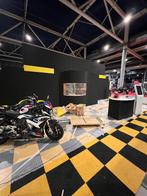 Modulaire beursstand met vitrine en opslag 100m²+ inzetbaar, Aankleding binnen, Ophalen, Gebruikt, Inrichting