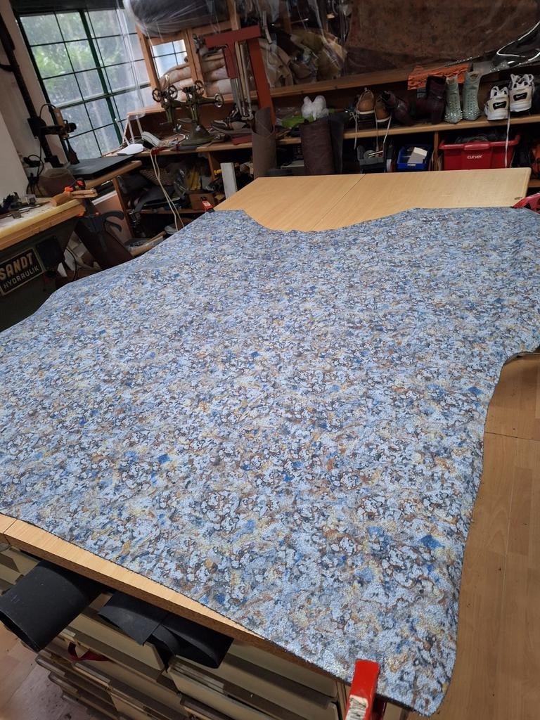 Aparte runderprent, AA, Hele of HALVE HUID., Overige kleuren, 120 cm of meer, Leer of Kunstleer, Nieuw