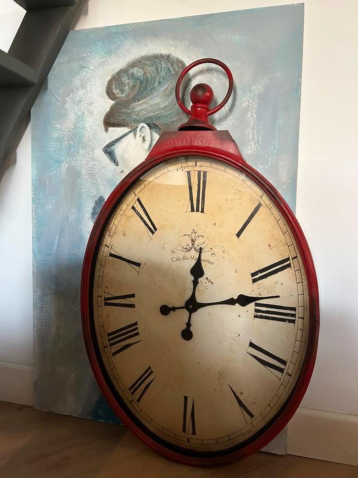 Grote Rode Wandklok - Vintage Stijl, Huis en Inrichting, Woonaccessoires | Klokken, Gebruikt, Wandklok, Analoog, Ophalen of Verzenden