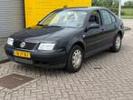 volkswagen bora 1.6 16v Sportline 77KW Bj 2002 AIRCO Zwart, Auto's, Euro 5, Gebruikt, Bora, 4 cilinders