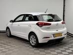 Hyundai i20 1.2 HP i-Motion Comfort ECC Cruise PDC NL Auto, Gebruikt, 4 cilinders, Met garantie (alle), Wit