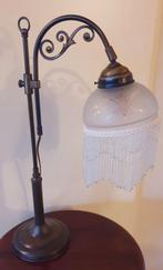 Tafellamp met glazen kraaltjes oude lamp 55 cm hoog .koper, Ophalen of Verzenden