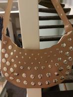 Nieuwe lichtbruine schoudertas met studs, Ophalen of Verzenden, Nieuw, Bruin, Schoudertasje