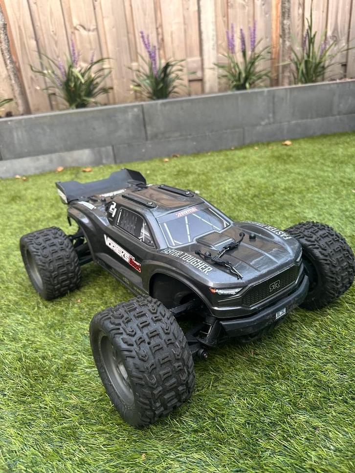 Afstandsbestuurbare Arma Vorteks Boost 4x, Hobby en Vrije tijd, Modelbouw | Radiografisch | Auto's, Zo goed als nieuw, Auto offroad
