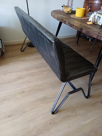 Eettafelbank+2 stoelen beschikbaar voor biedingen