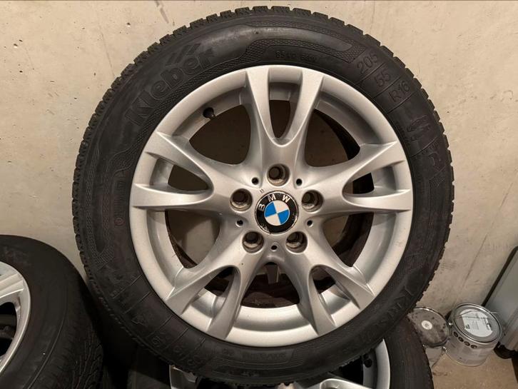 Originele BMW 16 inch velgen met winterbanden, Auto-onderdelen, Overige Auto-onderdelen, BMW, Gebruikt, Ophalen of Verzenden