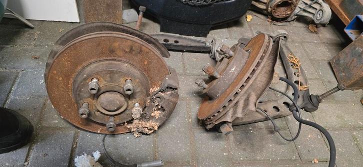 Wielnaaf voor l+r compleet bmw E36 sedan 325i, Auto-onderdelen, Remmen en Aandrijving, BMW, Ophalen