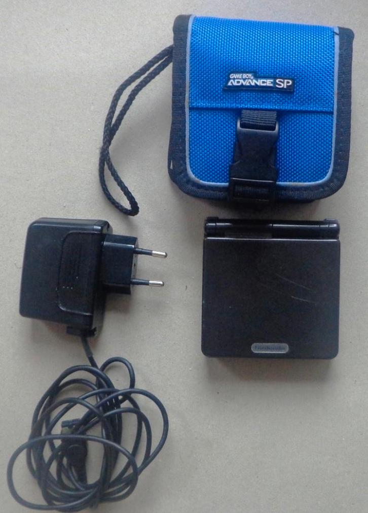 Gameboy Advance SP Zwart AGS-001 + originele oplader + tasje, Spelcomputers en Games, Games | Nintendo Game Boy, Gebruikt, Overige genres